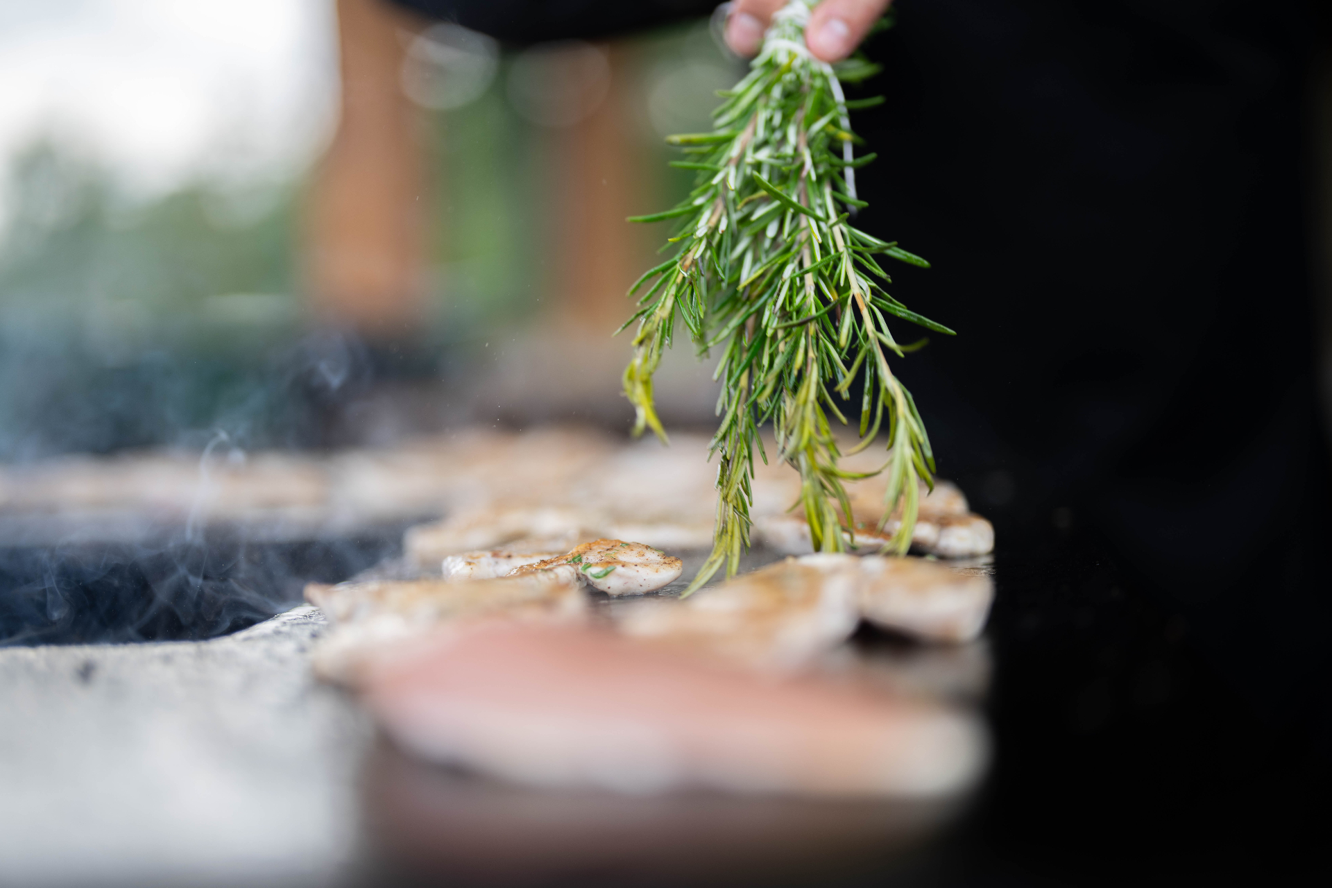 Finger food s prosciuttem a rajčaty