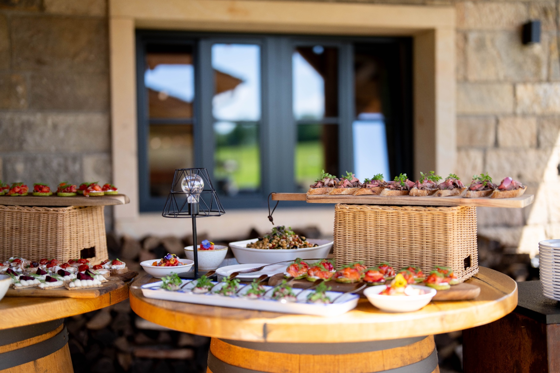 Aperitivní stůl s občerstvením